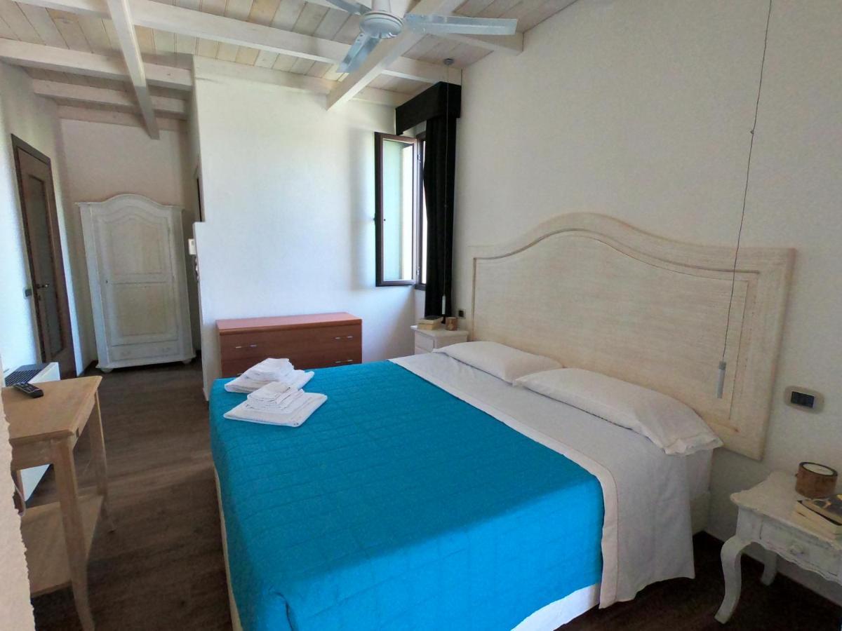 Villa La Conchiglia Rooms Cala Liberotto Exterior photo