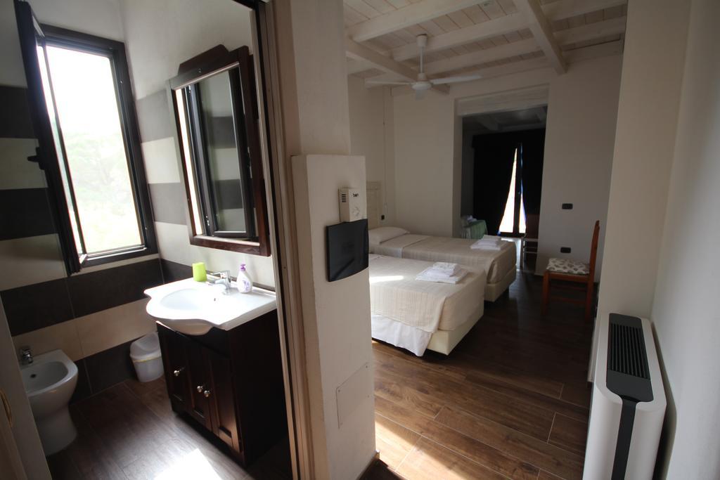 Villa La Conchiglia Rooms Cala Liberotto Exterior photo