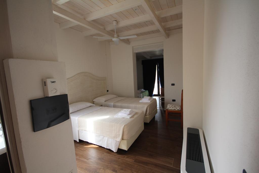 Villa La Conchiglia Rooms Cala Liberotto Exterior photo