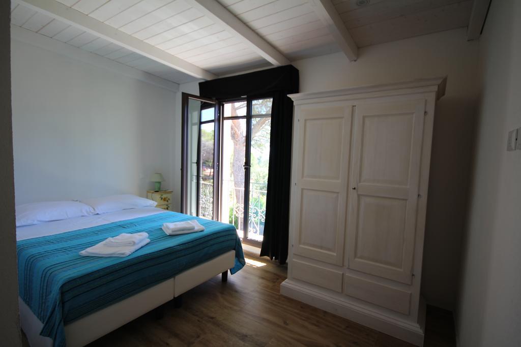 Villa La Conchiglia Rooms Cala Liberotto Exterior photo